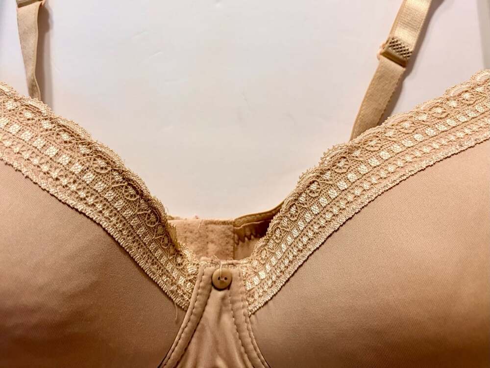 IZOD Bra Size 38D Nude Beige Lace Trim Underwire